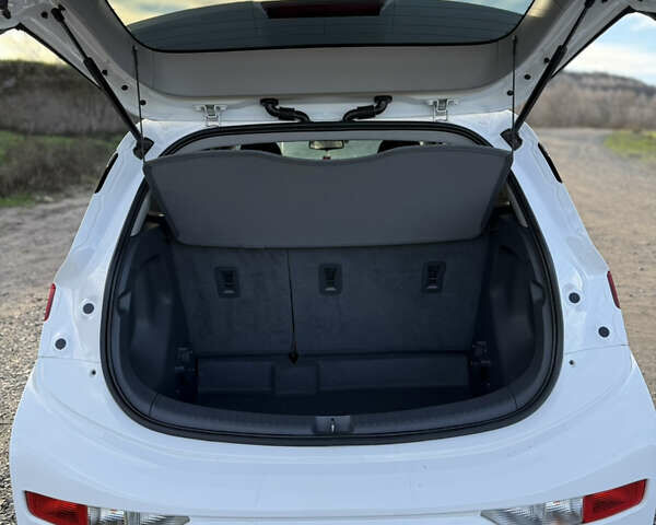 Білий Шевроле Bolt EV, об'ємом двигуна 0 л та пробігом 92 тис. км за 17000 $, фото 7 на Automoto.ua