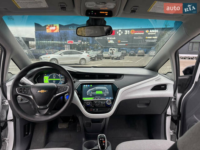 Белый Шевроле Bolt EV, объемом двигателя 0 л и пробегом 146 тыс. км за 13700 $, фото 26 на Automoto.ua