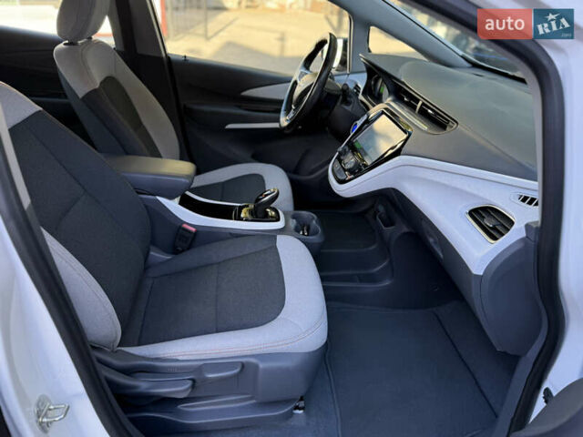 Шевроле Bolt EV 2018 в Одессе на Automoto.ua Белый Шевроле Bolt EV, объемом двигателя 0 л и пробегом 43 тыс. км за 17500 $, фото 37 на Automoto.ua