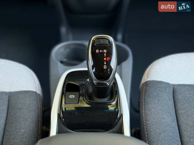 Шевроле Bolt EV 2018 в Одессе на Automoto.ua Белый Шевроле Bolt EV, объемом двигателя 0 л и пробегом 43 тыс. км за 17500 $, фото 46 на Automoto.ua