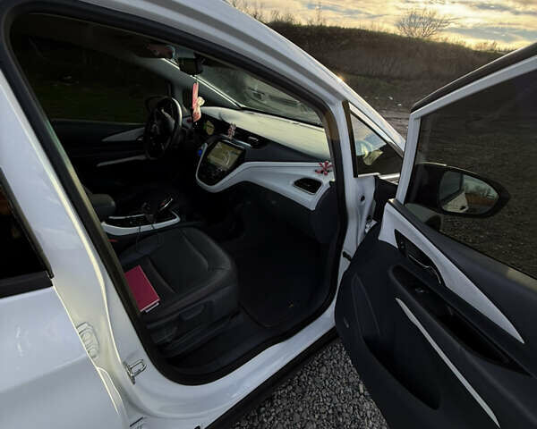 Білий Шевроле Bolt EV, об'ємом двигуна 0 л та пробігом 92 тис. км за 17000 $, фото 11 на Automoto.ua
