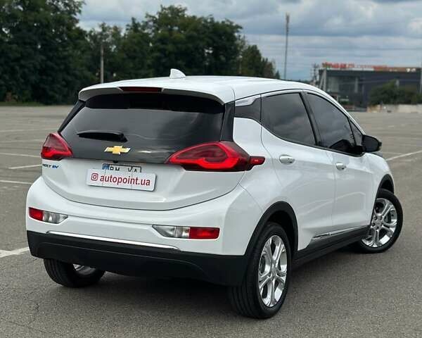 Білий Шевроле Bolt EV, об'ємом двигуна 0 л та пробігом 30 тис. км за 16800 $, фото 8 на Automoto.ua