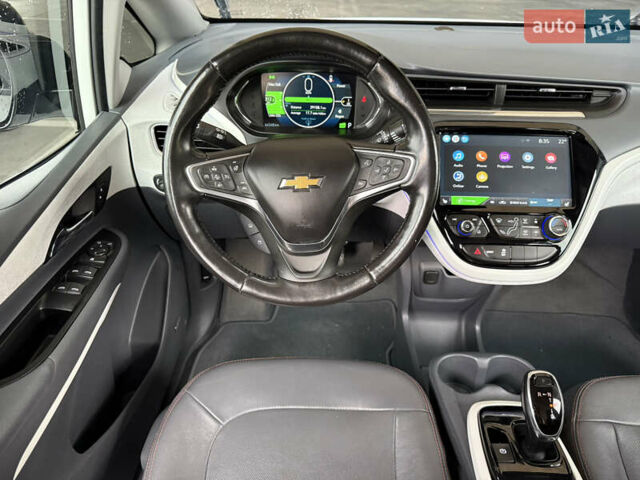 Белый Шевроле Bolt EV, объемом двигателя 0 л и пробегом 64 тыс. км за 15450 $, фото 22 на Automoto.ua
