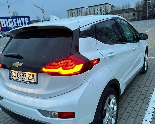 Белый Шевроле Bolt EV, объемом двигателя 0 л и пробегом 170 тыс. км за 15500 $, фото 4 на Automoto.ua