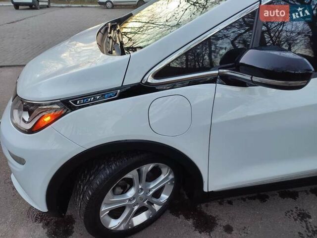 Белый Шевроле Bolt EV, объемом двигателя 0 л и пробегом 122 тыс. км за 13199 $, фото 9 на Automoto.ua