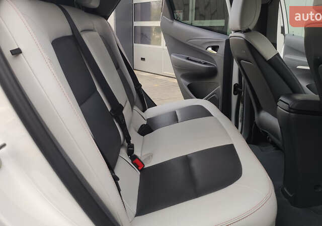 Белый Шевроле Bolt EV, объемом двигателя 0 л и пробегом 230 тыс. км за 12900 $, фото 51 на Automoto.ua