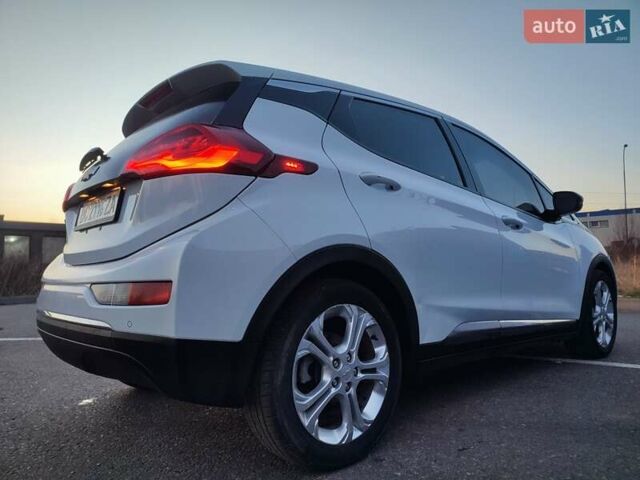 Белый Шевроле Bolt EV, объемом двигателя 0 л и пробегом 126 тыс. км за 13100 $, фото 2 на Automoto.ua