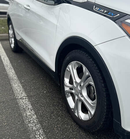 Білий Шевроле Bolt EV, об'ємом двигуна 0 л та пробігом 47 тис. км за 17500 $, фото 19 на Automoto.ua
