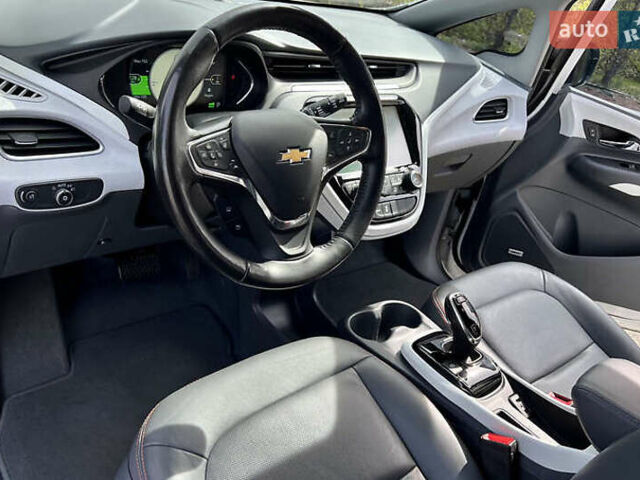 Белый Шевроле Bolt EV, объемом двигателя 0 л и пробегом 51 тыс. км за 13600 $, фото 2 на Automoto.ua