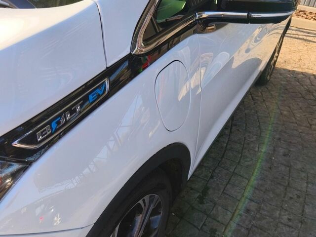 Белый Шевроле Bolt EV, объемом двигателя 0 л и пробегом 182 тыс. км за 14800 $, фото 7 на Automoto.ua