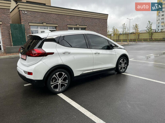 Белый Шевроле Bolt EV, объемом двигателя 0 л и пробегом 64 тыс. км за 14300 $, фото 6 на Automoto.ua