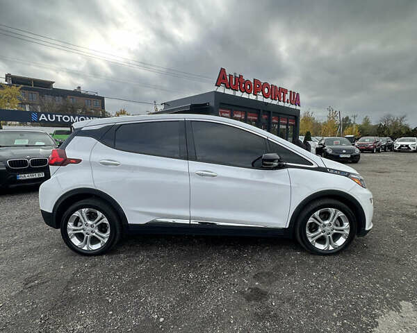 Шевроле Bolt EV 2018 в Буче на Automoto.ua Белый Шевроле Bolt EV, объемом двигателя 0 л и пробегом 30 тыс. км за 16800 $, фото 4 на Automoto.ua