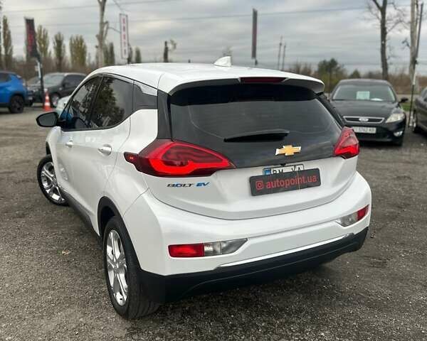 Белый Шевроле Bolt EV, объемом двигателя 0 л и пробегом 30 тыс. км за 16400 $, фото 9 на Automoto.ua