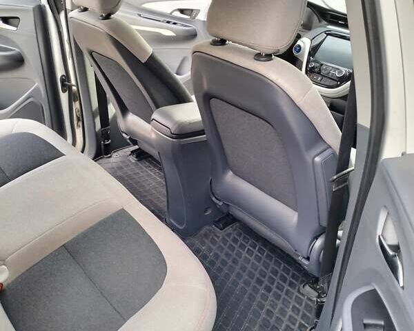 Шевроле Bolt EV 2018 в Днепре (Днепропетровске) на Automoto.ua Белый Шевроле Bolt EV, объемом двигателя 0 л и пробегом 182 тыс. км за 15000 $, фото 1 на Automoto.ua