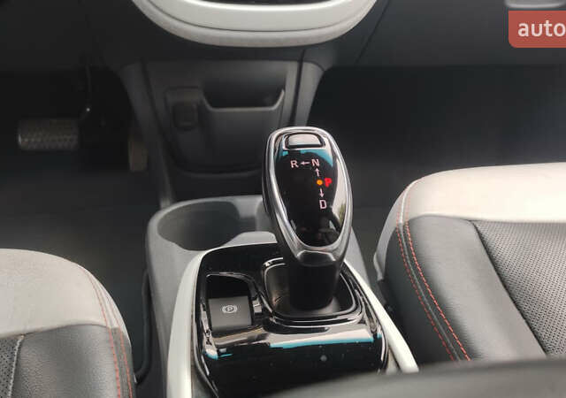Белый Шевроле Bolt EV, объемом двигателя 0 л и пробегом 230 тыс. км за 12900 $, фото 46 на Automoto.ua