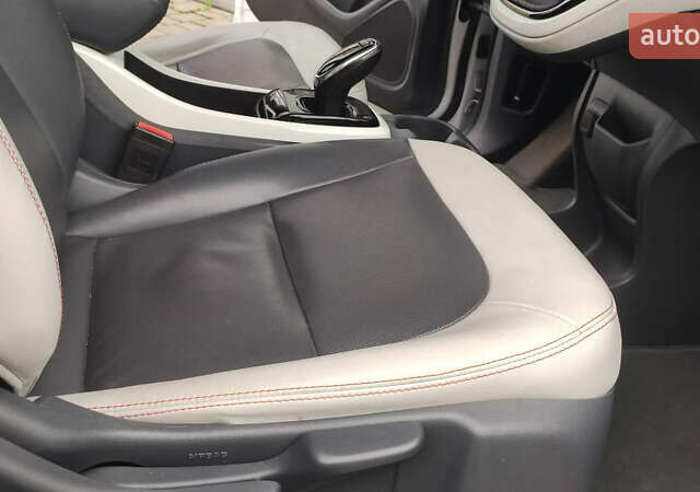 Белый Шевроле Bolt EV, объемом двигателя 0 л и пробегом 230 тыс. км за 12900 $, фото 54 на Automoto.ua