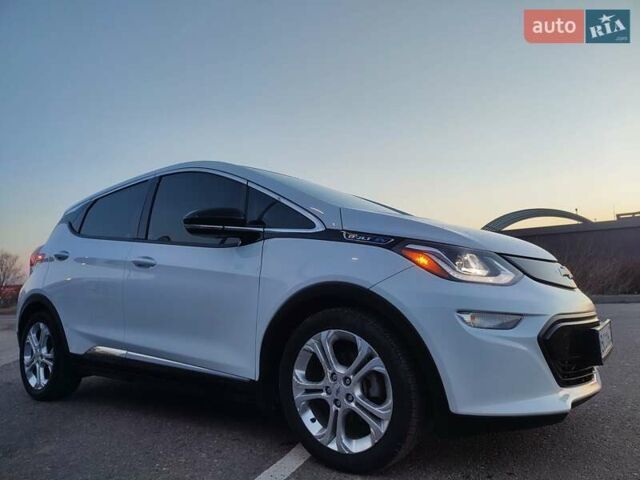 Белый Шевроле Bolt EV, объемом двигателя 0 л и пробегом 126 тыс. км за 13100 $, фото 5 на Automoto.ua