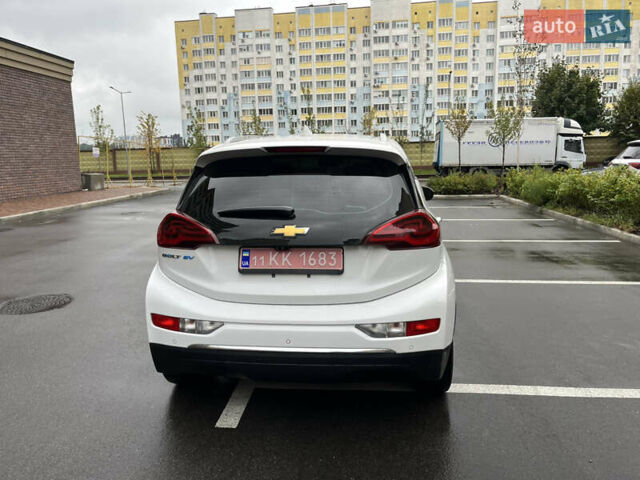 Белый Шевроле Bolt EV, объемом двигателя 0 л и пробегом 64 тыс. км за 14300 $, фото 8 на Automoto.ua