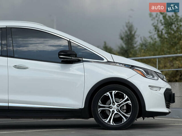 Белый Шевроле Bolt EV, объемом двигателя 0 л и пробегом 64 тыс. км за 15450 $, фото 11 на Automoto.ua