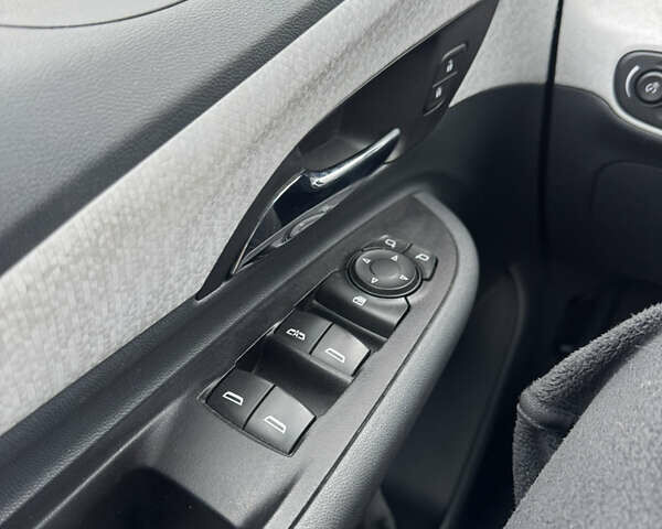 Белый Шевроле Bolt EV, объемом двигателя 0 л и пробегом 146 тыс. км за 13700 $, фото 37 на Automoto.ua