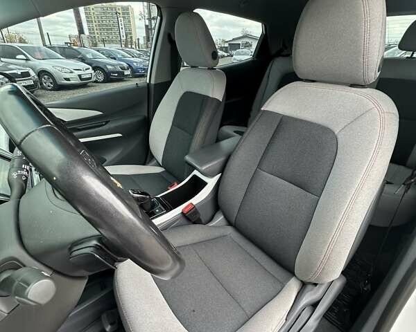 Белый Шевроле Bolt EV, объемом двигателя 0 л и пробегом 30 тыс. км за 16400 $, фото 15 на Automoto.ua