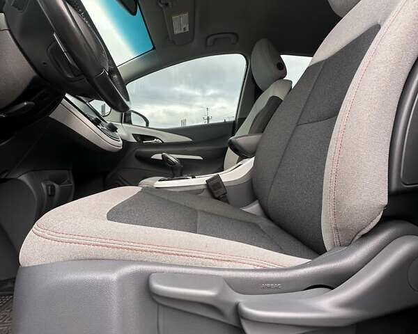 Белый Шевроле Bolt EV, объемом двигателя 0 л и пробегом 30 тыс. км за 16400 $, фото 25 на Automoto.ua