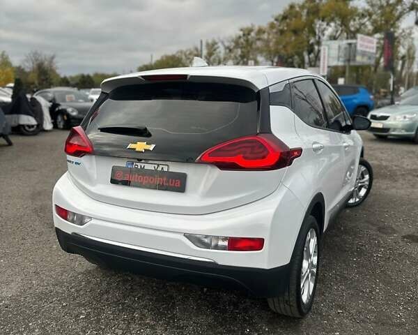 Белый Шевроле Bolt EV, объемом двигателя 0 л и пробегом 30 тыс. км за 16400 $, фото 8 на Automoto.ua
