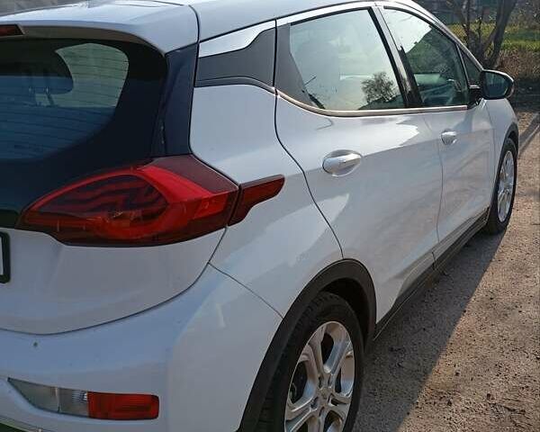 Белый Шевроле Bolt EV, объемом двигателя 0 л и пробегом 157 тыс. км за 13200 $, фото 4 на Automoto.ua