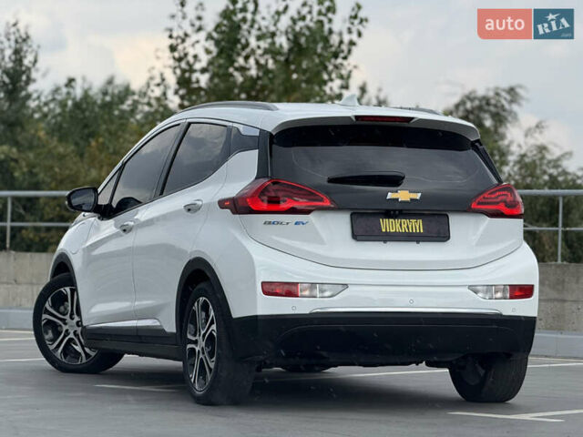 Белый Шевроле Bolt EV, объемом двигателя 0 л и пробегом 64 тыс. км за 15450 $, фото 16 на Automoto.ua