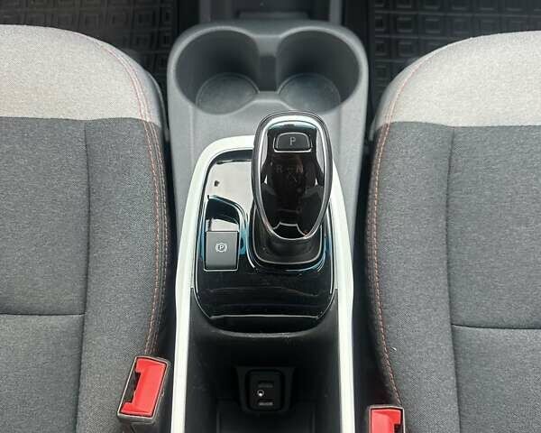 Белый Шевроле Bolt EV, объемом двигателя 0 л и пробегом 30 тыс. км за 16400 $, фото 27 на Automoto.ua