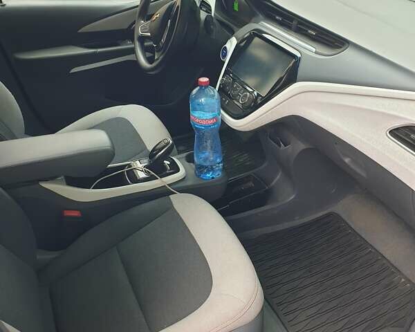 Белый Шевроле Bolt EV, объемом двигателя 0 л и пробегом 105 тыс. км за 14500 $, фото 6 на Automoto.ua