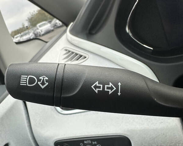 Шевроле Bolt EV 2018 в Буче на Automoto.ua Белый Шевроле Bolt EV, объемом двигателя 0 л и пробегом 30 тыс. км за 16800 $, фото 35 на Automoto.ua