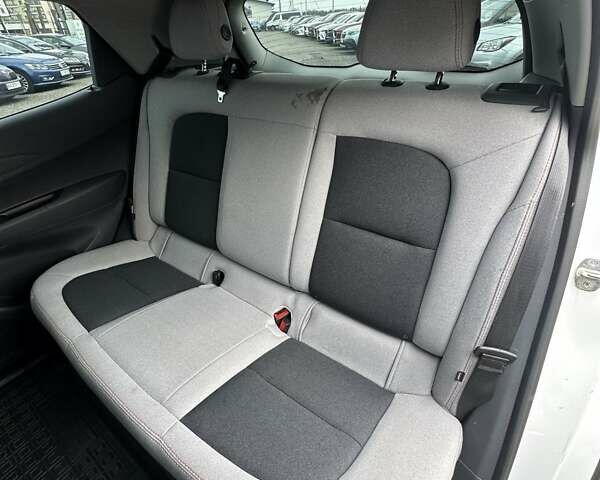 Белый Шевроле Bolt EV, объемом двигателя 0 л и пробегом 30 тыс. км за 16400 $, фото 16 на Automoto.ua