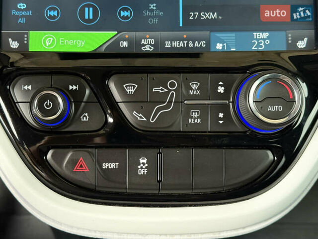 Белый Шевроле Bolt EV, объемом двигателя 0 л и пробегом 64 тыс. км за 15450 $, фото 27 на Automoto.ua