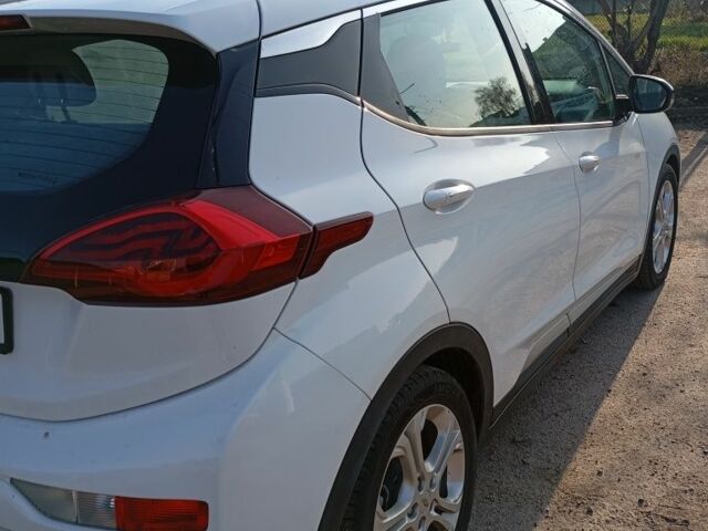 Белый Шевроле Bolt EV, объемом двигателя 0 л и пробегом 154 тыс. км за 13800 $, фото 6 на Automoto.ua