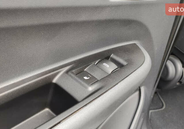 Белый Шевроле Bolt EV, объемом двигателя 0 л и пробегом 230 тыс. км за 12900 $, фото 49 на Automoto.ua