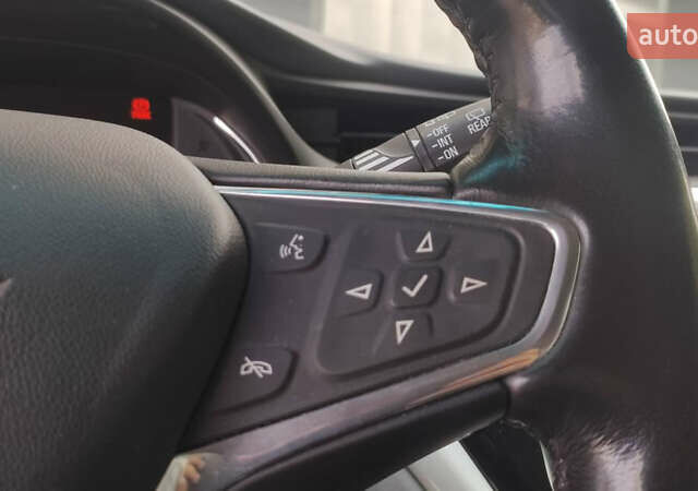 Белый Шевроле Bolt EV, объемом двигателя 0 л и пробегом 230 тыс. км за 12900 $, фото 61 на Automoto.ua