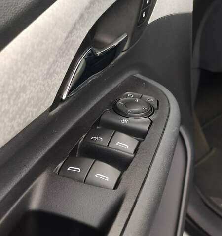 Белый Шевроле Bolt EV, объемом двигателя 0 л и пробегом 230 тыс. км за 12900 $, фото 56 на Automoto.ua