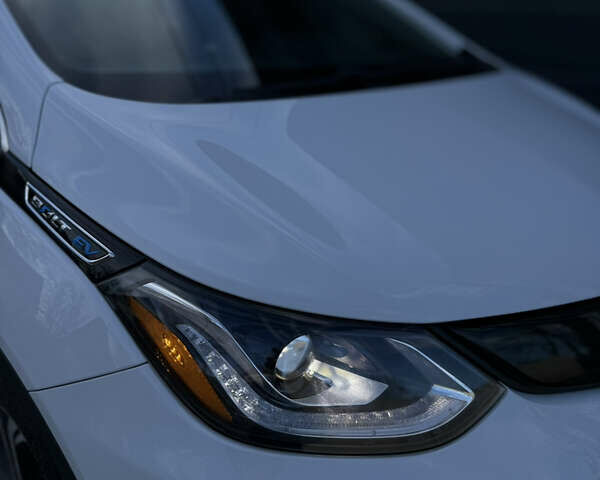 Білий Шевроле Bolt EV, об'ємом двигуна 0 л та пробігом 92 тис. км за 17000 $, фото 1 на Automoto.ua