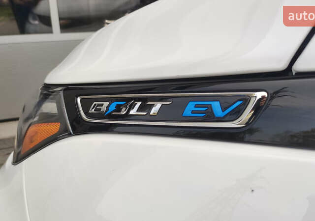 Белый Шевроле Bolt EV, объемом двигателя 0 л и пробегом 230 тыс. км за 12900 $, фото 39 на Automoto.ua