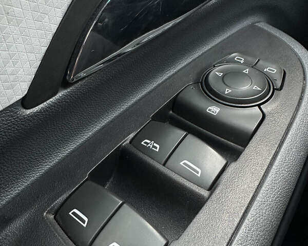 Белый Шевроле Bolt EV, объемом двигателя 0 л и пробегом 30 тыс. км за 16400 $, фото 30 на Automoto.ua