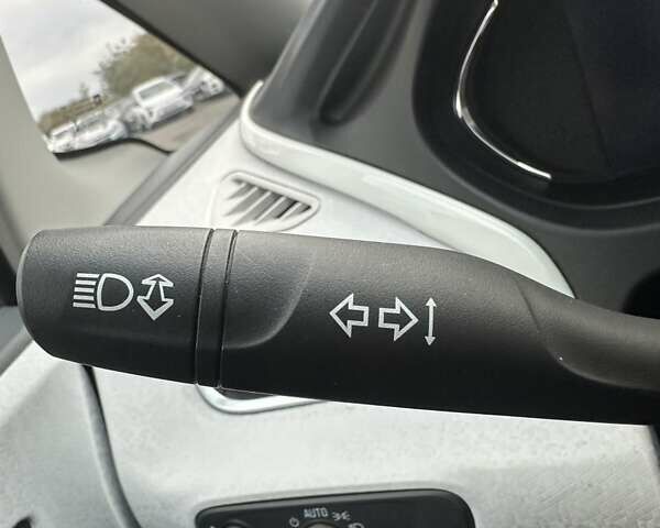 Белый Шевроле Bolt EV, объемом двигателя 0 л и пробегом 30 тыс. км за 16400 $, фото 34 на Automoto.ua