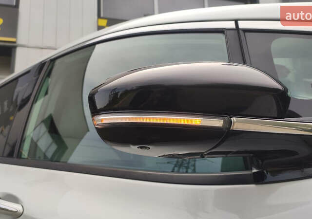 Белый Шевроле Bolt EV, объемом двигателя 0 л и пробегом 230 тыс. км за 12900 $, фото 38 на Automoto.ua