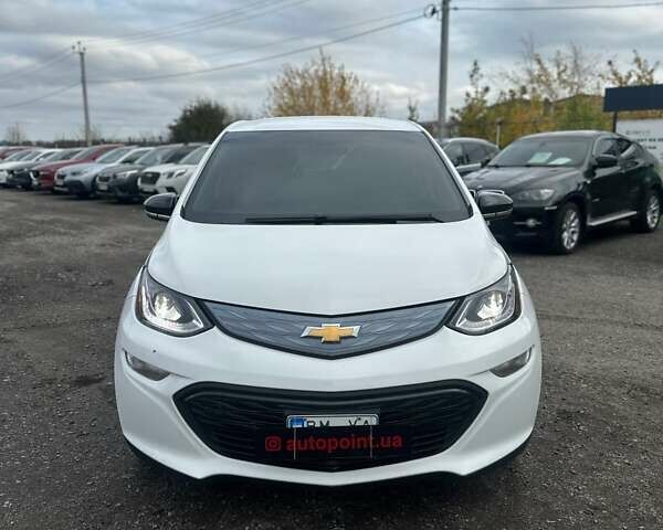 Белый Шевроле Bolt EV, объемом двигателя 0 л и пробегом 30 тыс. км за 16400 $, фото 1 на Automoto.ua