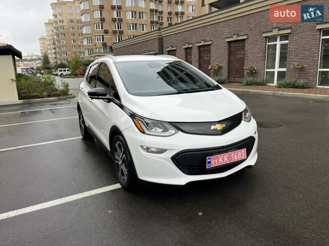 Белый Шевроле Bolt EV, объемом двигателя 0 л и пробегом 64 тыс. км за 14300 $, фото 2 на Automoto.ua