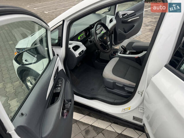 Белый Шевроле Bolt EV, объемом двигателя 0 л и пробегом 146 тыс. км за 13700 $, фото 25 на Automoto.ua