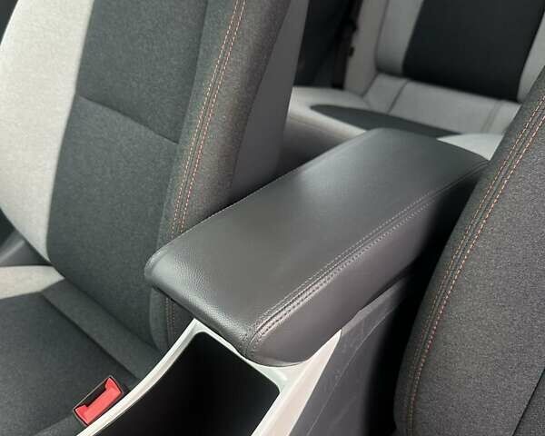 Белый Шевроле Bolt EV, объемом двигателя 0 л и пробегом 30 тыс. км за 16400 $, фото 37 на Automoto.ua