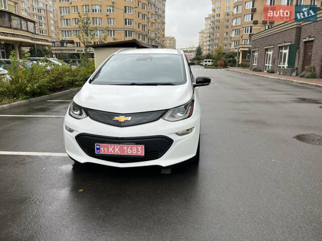 Белый Шевроле Bolt EV, объемом двигателя 0 л и пробегом 64 тыс. км за 14300 $, фото 1 на Automoto.ua