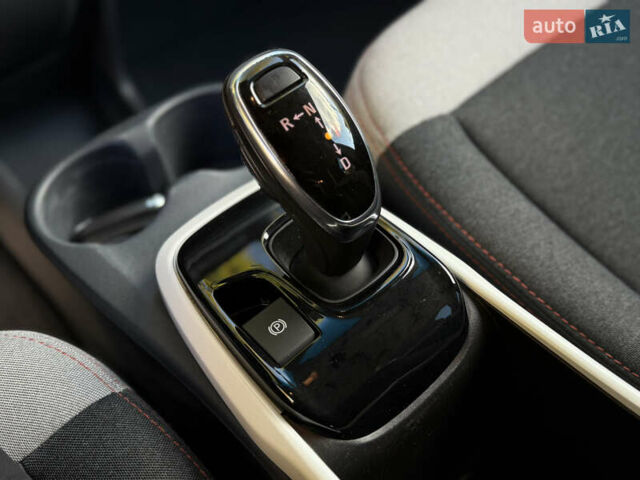 Шевроле Bolt EV 2018 в Одессе на Automoto.ua Белый Шевроле Bolt EV, объемом двигателя 0 л и пробегом 43 тыс. км за 17500 $, фото 52 на Automoto.ua