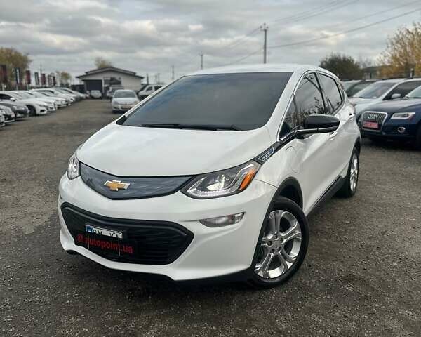 Белый Шевроле Bolt EV, объемом двигателя 0 л и пробегом 30 тыс. км за 16400 $, фото 3 на Automoto.ua
